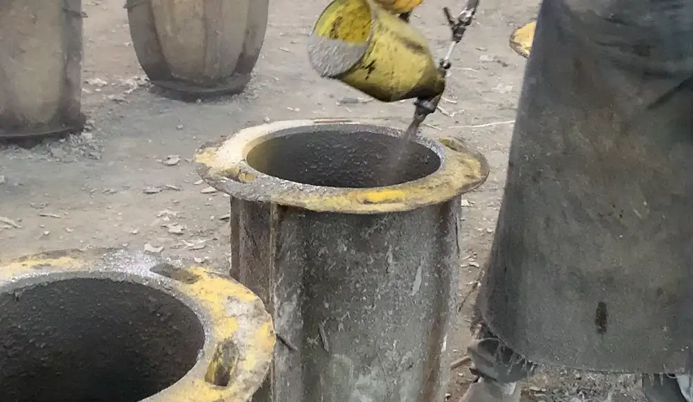 Manufacturing process: Hand-spraying durable GRC cement slurry for plant pots